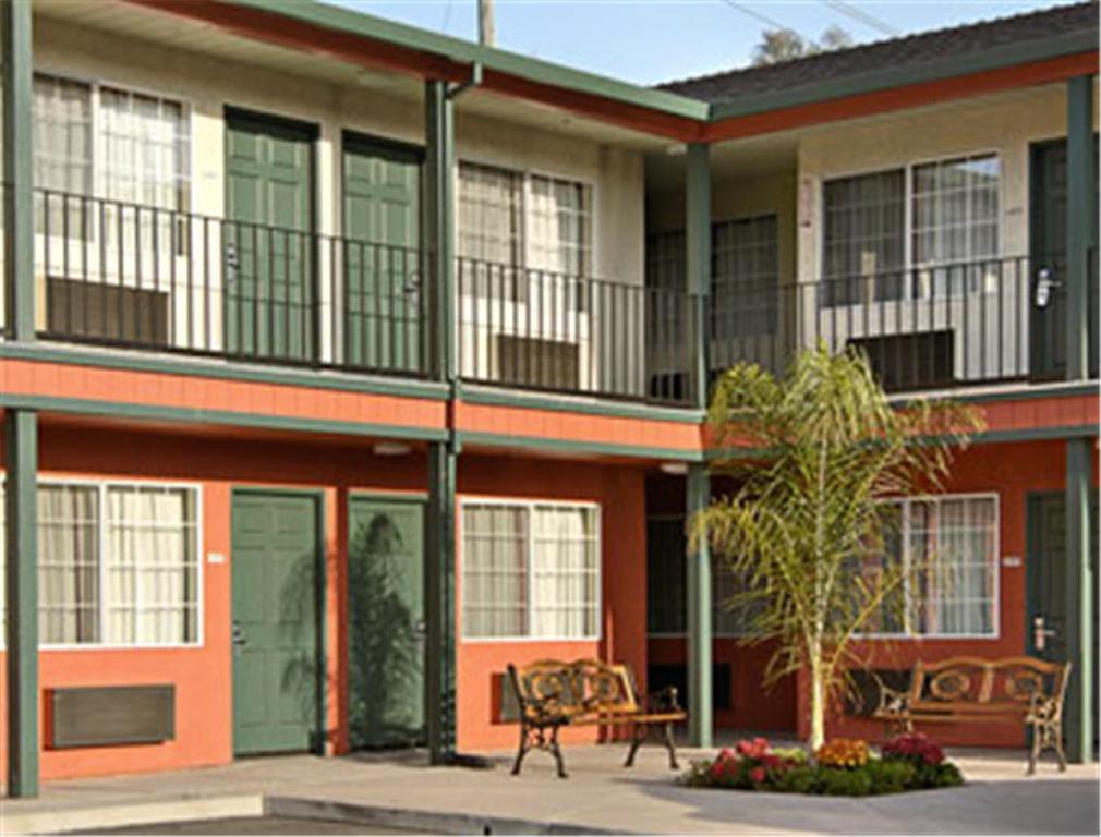 Days Inn Salinas Airport Extérieur photo